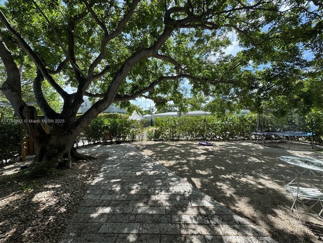Foto del edificio - 365 Ridgewood Rd