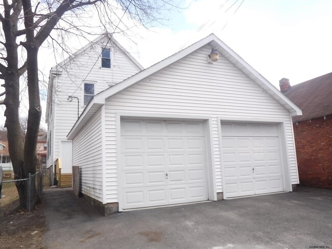 Building Photo - 299 6th Ave