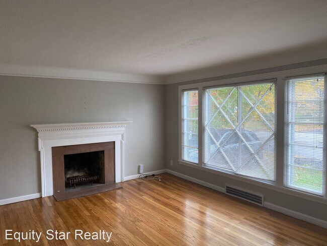 Building Photo - 3 br, 1 bath House - 2437 S Taylor Rd