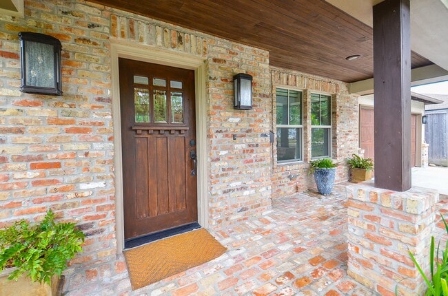 Building Photo - 5413 De Milo Dr
