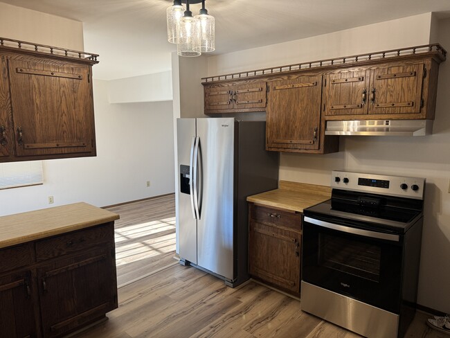 Kitchen - 1916 River Park Ct