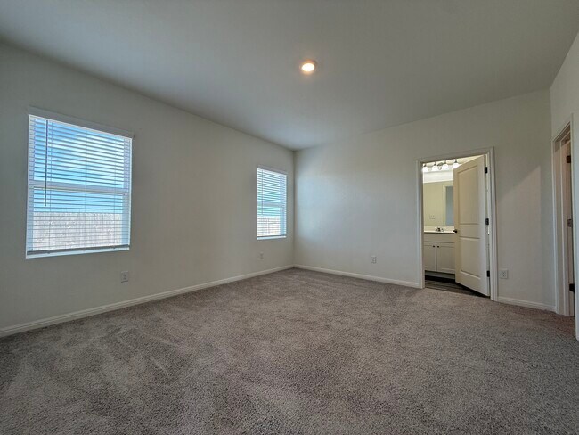 Foto del edificio - 195 Parkers Pond Path