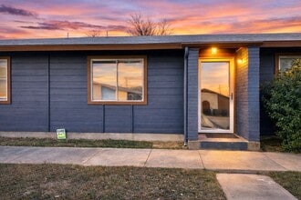 Building Photo - 1310 Quail Cir