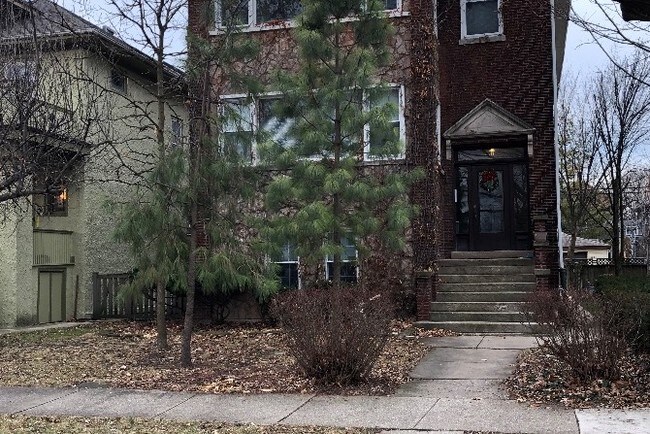 Propiedad de una familia & ocupado plana de 3 - 531 S Lombard Ave