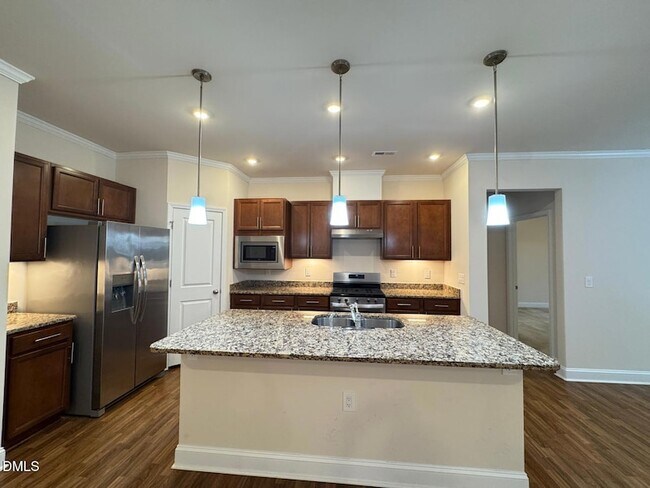 Foto del edificio - 2323 Bethpage Dr