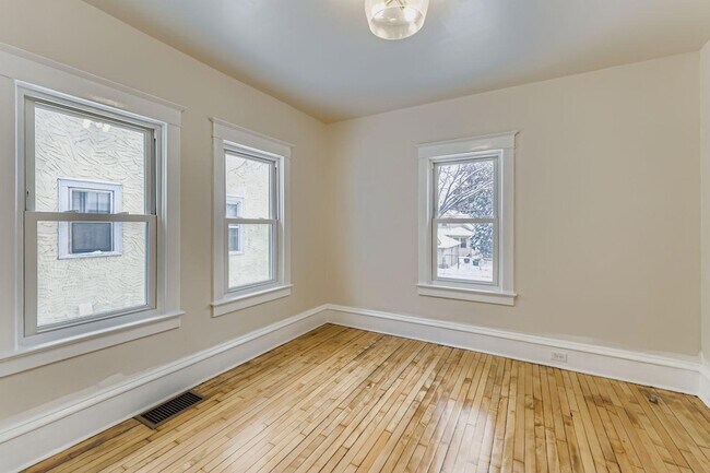 Building Photo - 3507 N Newton Ave