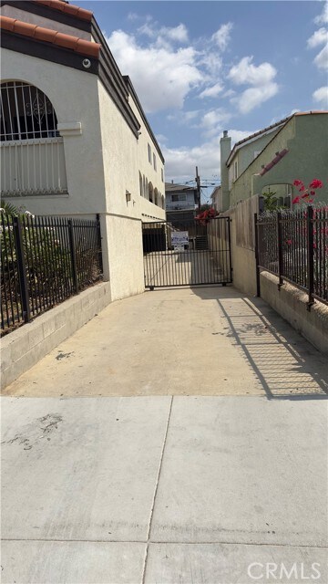 Foto del edificio - 11708 Menlo Ave