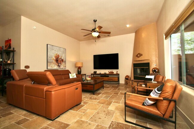 Building Photo - Renovated w/ Beautiful Features! Must See!