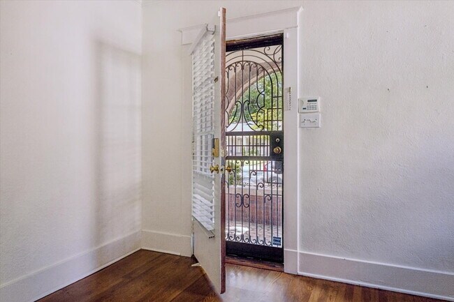 Foto del edificio - 3/2 fully updated with appliances included!