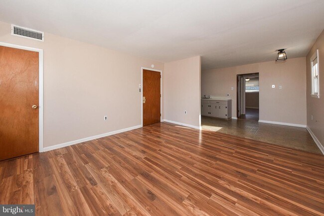 Building Photo - 117 Elm Ave