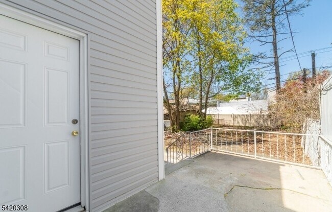 Building Photo - 155 Tichenor Ave