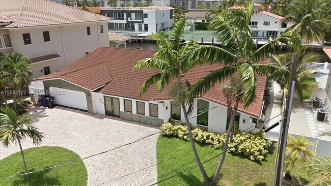 Foto del edificio - 3321 NE 170th St
