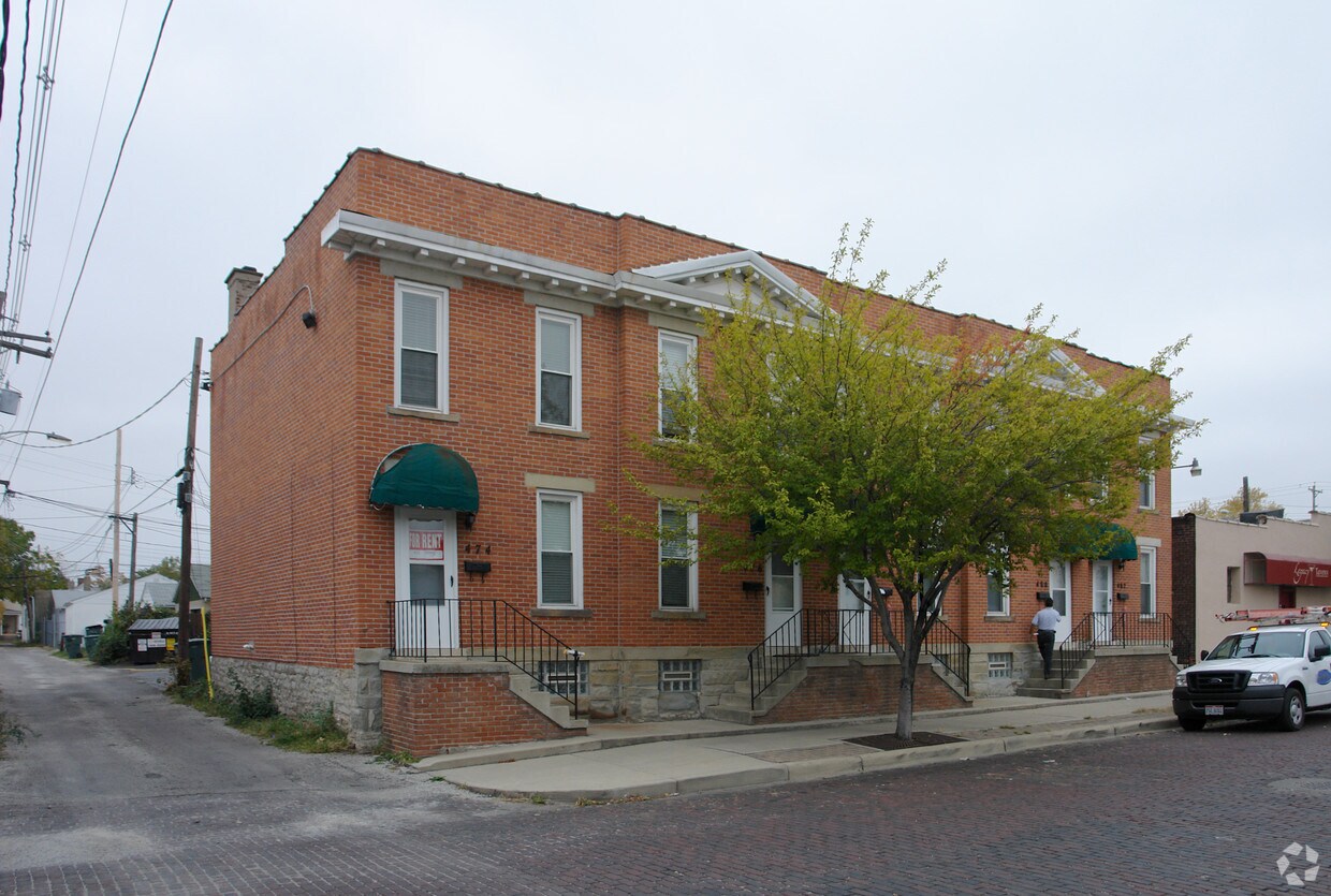 Primary Photo - 474-482 E Stewart Ave
