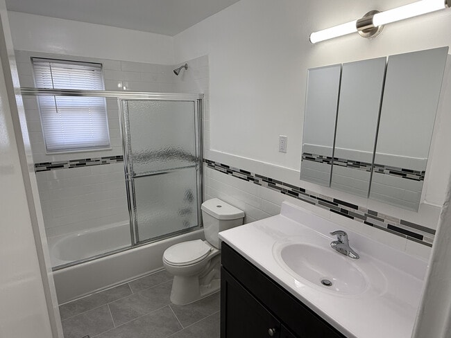 Building Photo - Continental Gardens