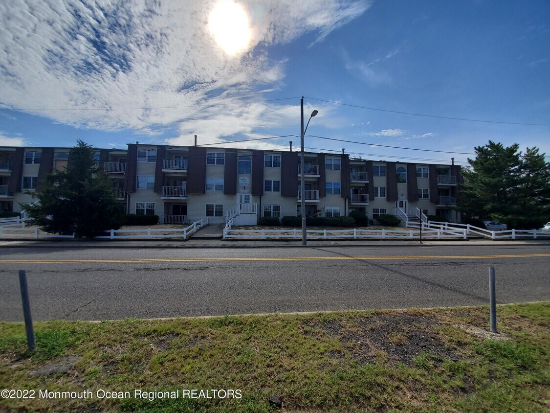 420 Beachway Ave, Keansburg, NJ 07734 Condo for Rent in Keansburg, NJ