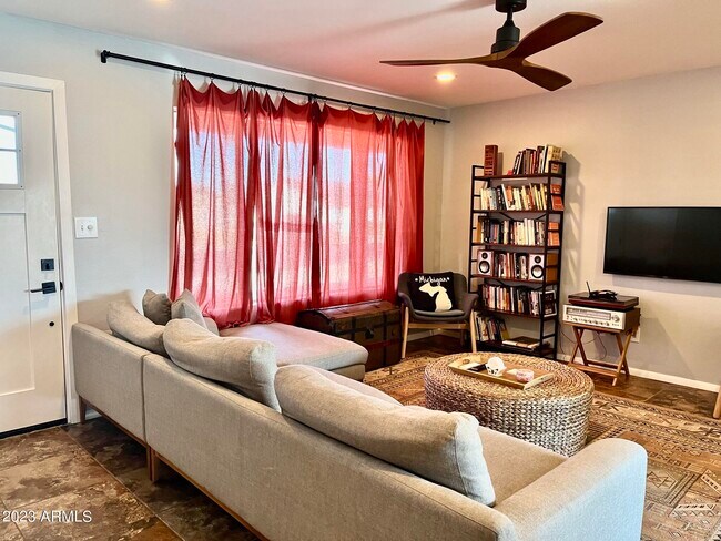 Building Photo - 2341 W Pampa Ave