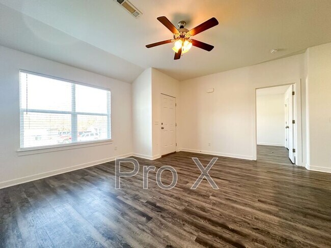 Foto del edificio - 325 Brook Ct