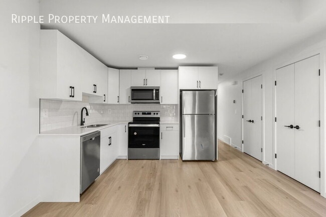 Building Photo - AMAZING 1 BED/ 1 BATH LOWER UNIT