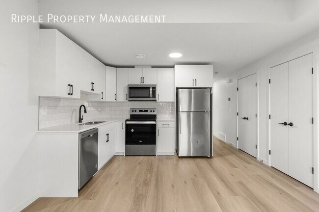 Photo du bâtiment - AMAZING 1 BED/ 1 BATH LOWER UNIT