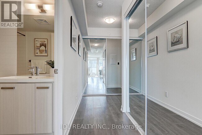 Photo du bâtiment - 125-2125 Redpath Ave