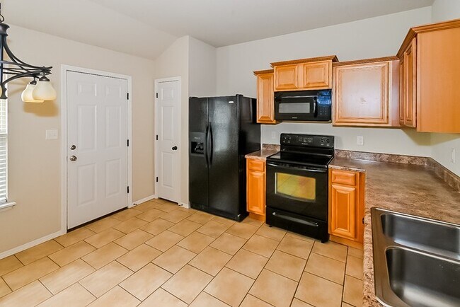 Building Photo - Charming 3 bedroom