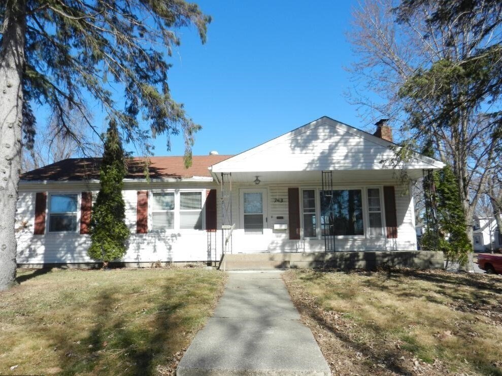 Primary Photo - 743 Iowa Ave