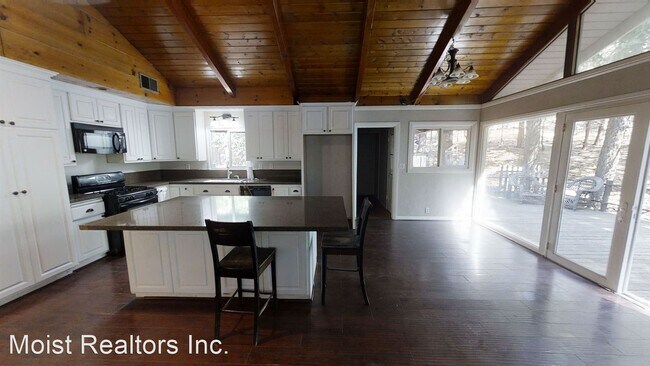 Building Photo - 3 br, 2 bath House - 5930 Lake Dr