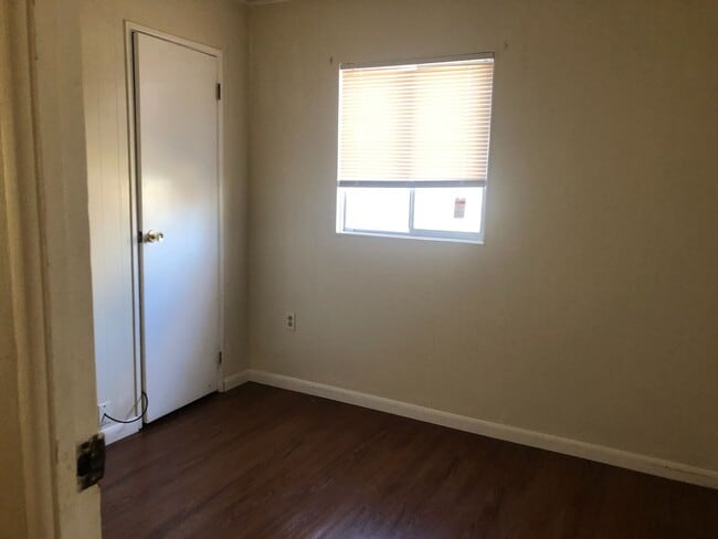 Building Photo - 3 Br / 1 Ba house Sherwood Forest at I-12