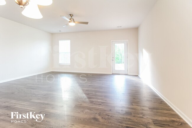 Foto del edificio - 1204 Mission Hill Ln