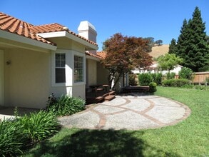 Building Photo - 3288 Ascot Ct