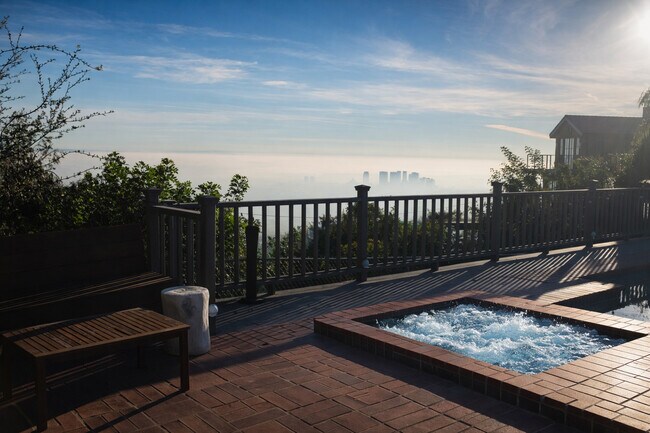 Foto del edificio - 2050 Cyprean Dr