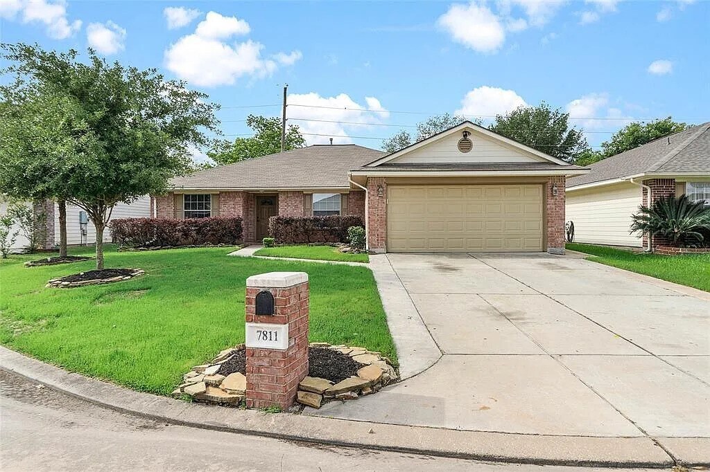 Primary Photo - 7811 Fall Glen Dr