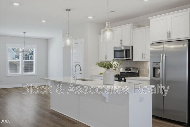 Foto del edificio - 682 Vine Pkwy