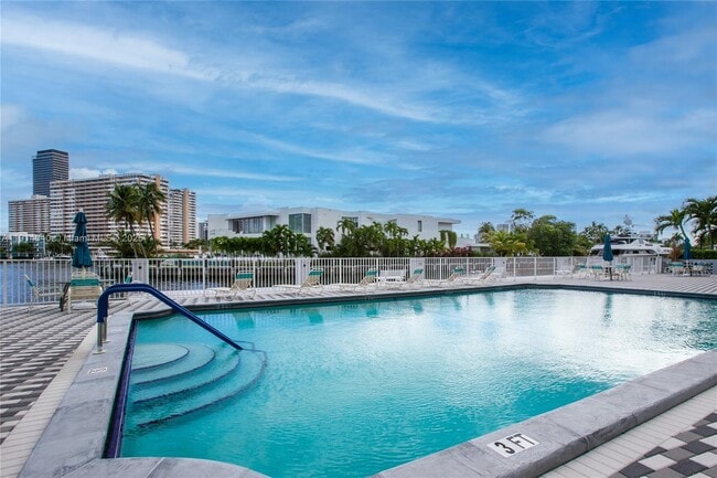 Building Photo - 137 Golden Isles Dr