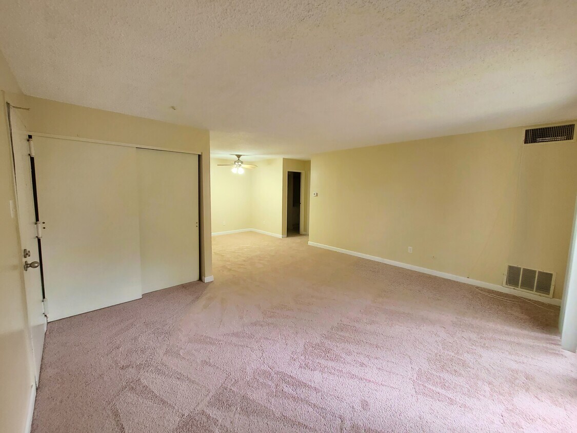 Primary Photo - 11 Village Way
