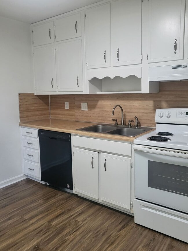 Photo - 3540 Southgate Way SE Apartment
