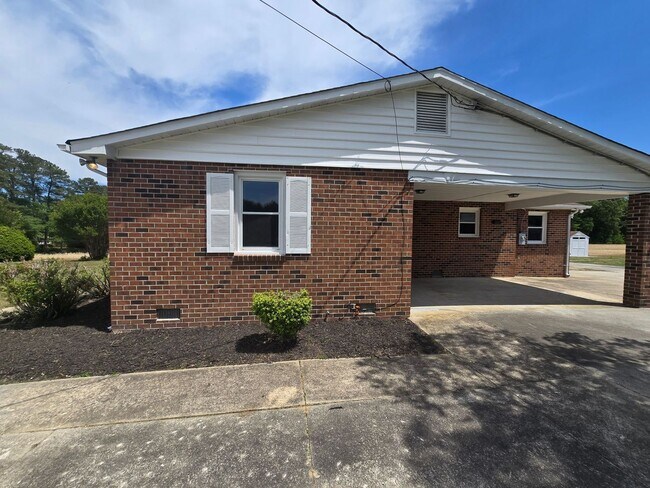 Foto del edificio - NEWLY REMODELED 3 BR House in Prince George County