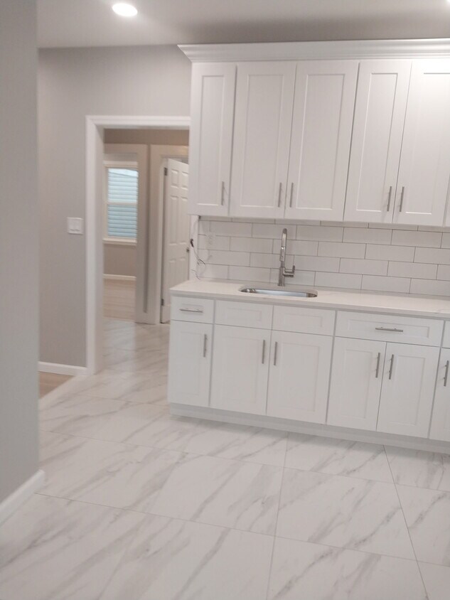 beautiful brand new kitchen - 137 Chestnut Ave