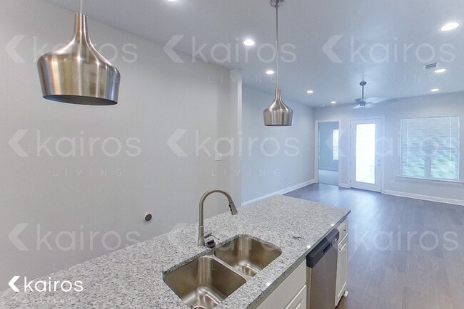Building Photo - 4808 W Dacha Ln