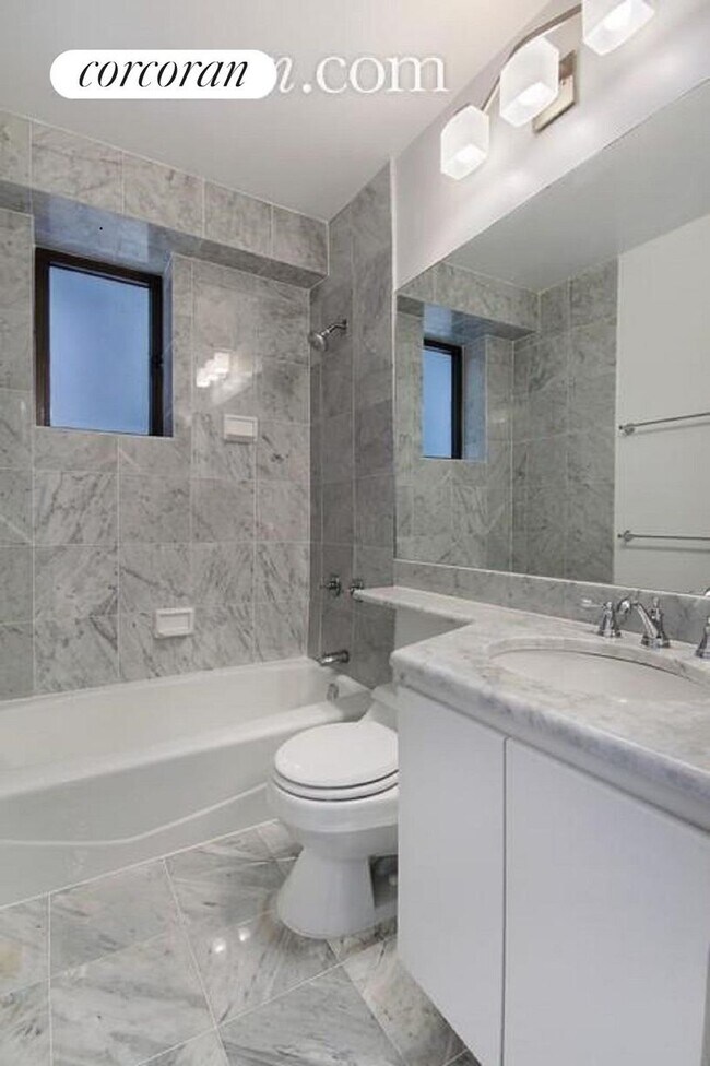 Foto del edificio - 45 E 25th St