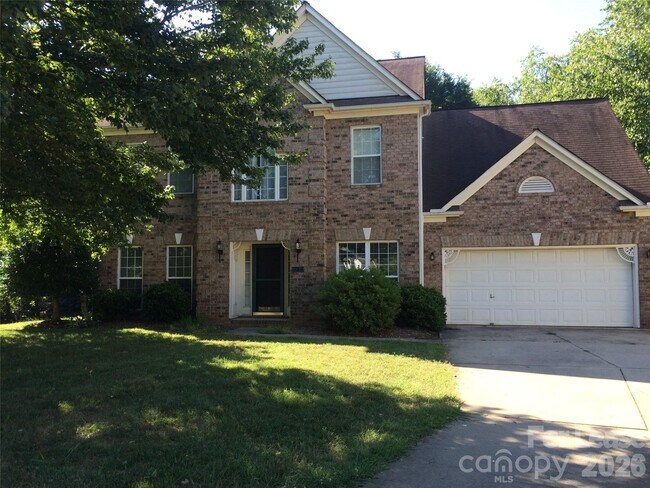 Foto del edificio - 733 Meadow Lake Dr