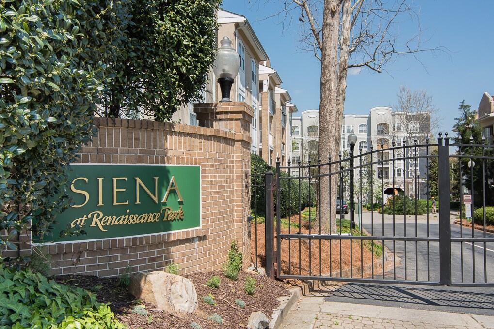 Foto principal - 220 Renaissance Pkwy NE