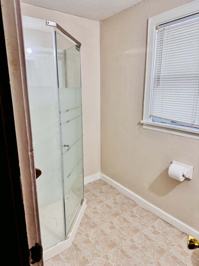 Building Photo - 625 Hawthorne Ave E