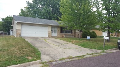 Building Photo - 1806 Parklawn Dr