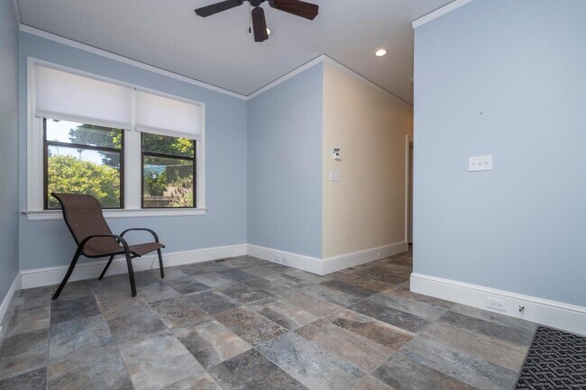 Building Photo - 143 13th Ave