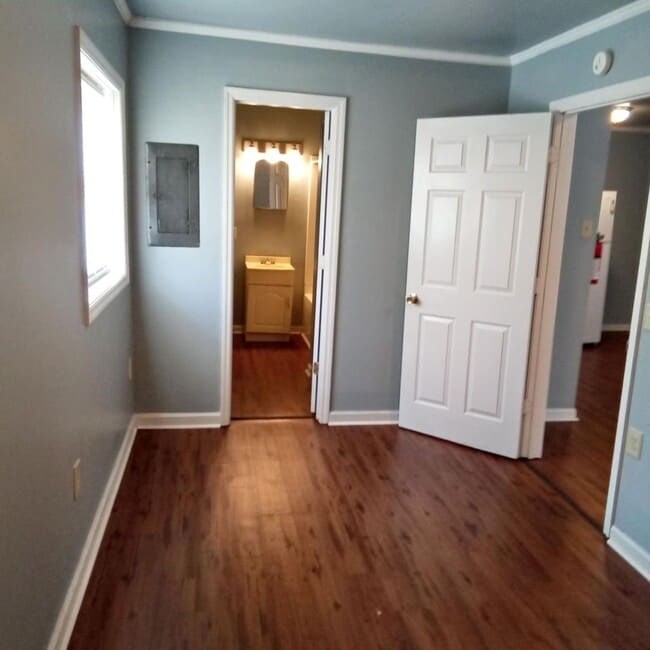 Building Photo - 1 Bedroom Apartment - Limited Time Move-in...