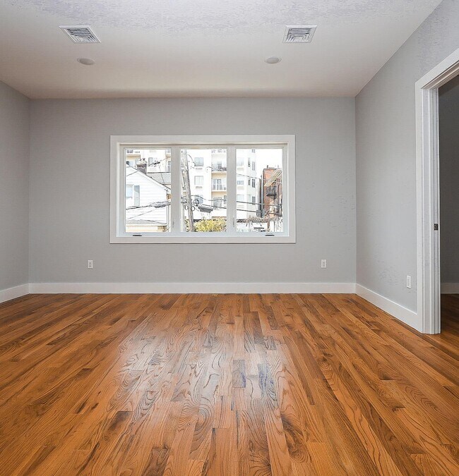 Building Photo - 320-322 3rd St