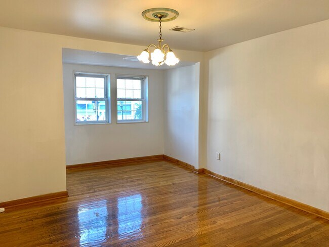 1SF FL-BEDROOM 1 - 427 Warren St