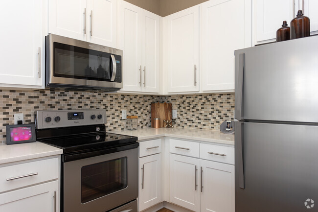 A1-2BR,2BA - 720 SF - Kitchen - Silver Collection at The Park