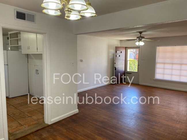 Foto del edificio - Bright and Welcoming 3/2/1 in the Maxey Park Neighborhood